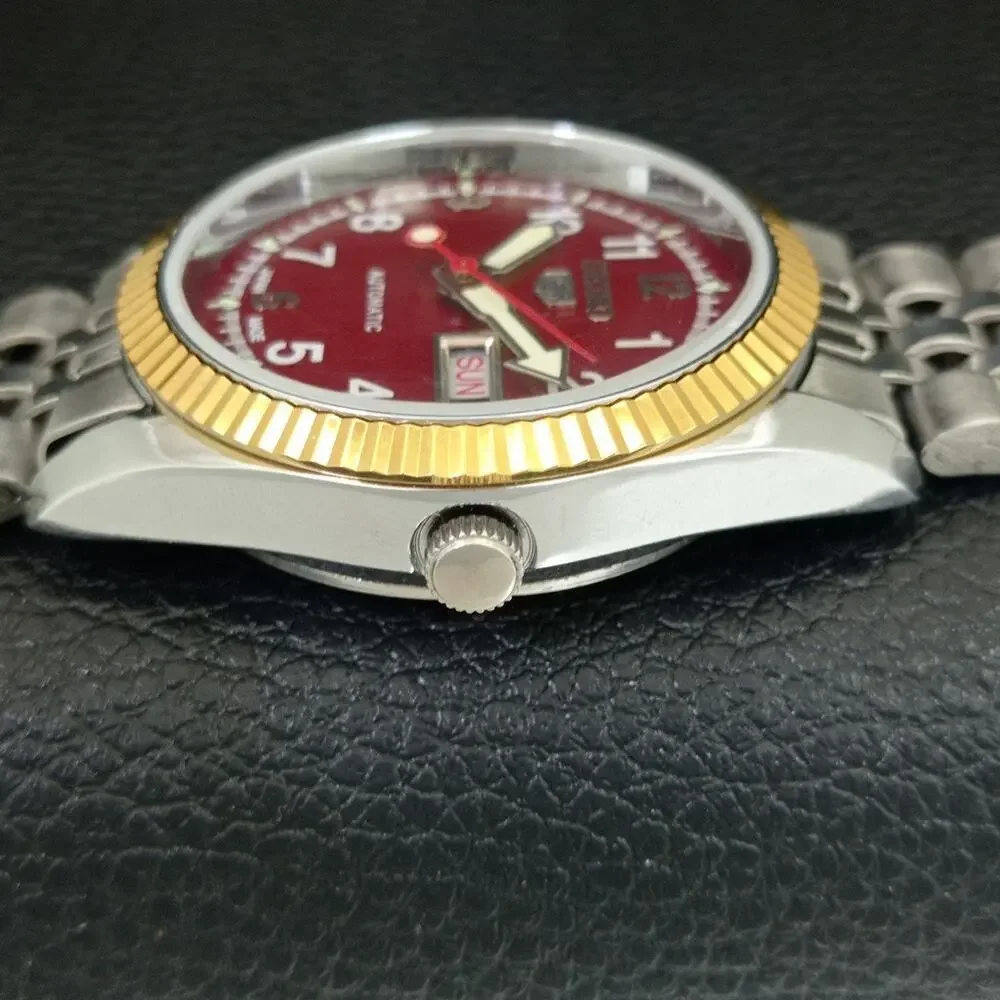 Vintage 1973 Seiko Automatic Mens Silver Watch W/daydate & Red accents